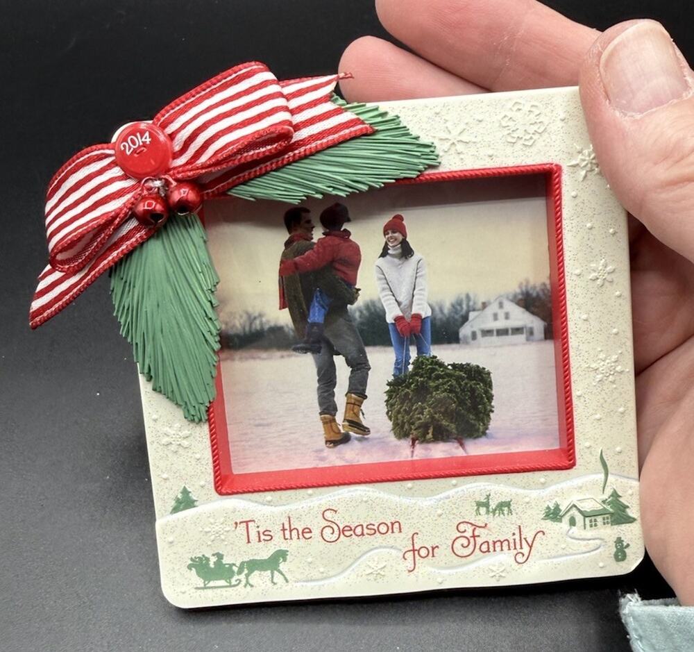 Hallmark Tis the Season For Family Photo Frame Ornament No Box EUC -LO15